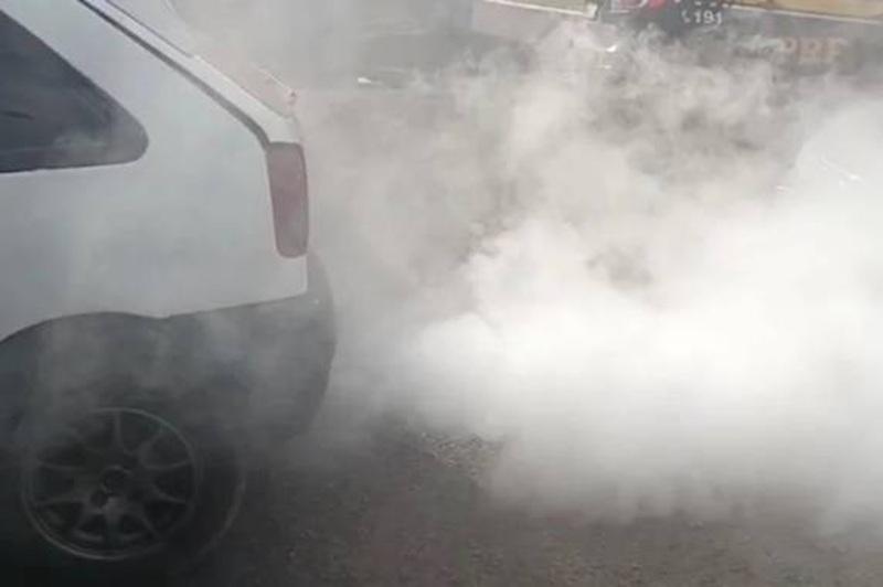 Motorista tenta fugir com “cortina de fumaça” e é preso com 380 litros de agrotóxicos contrabandeados em Vacaria 1 Studio Notícias | Studio TV Motorista tenta fugir com “cortina de fumaça” e é preso com 380 litros de agrotóxicos contrabandeados em Vacaria