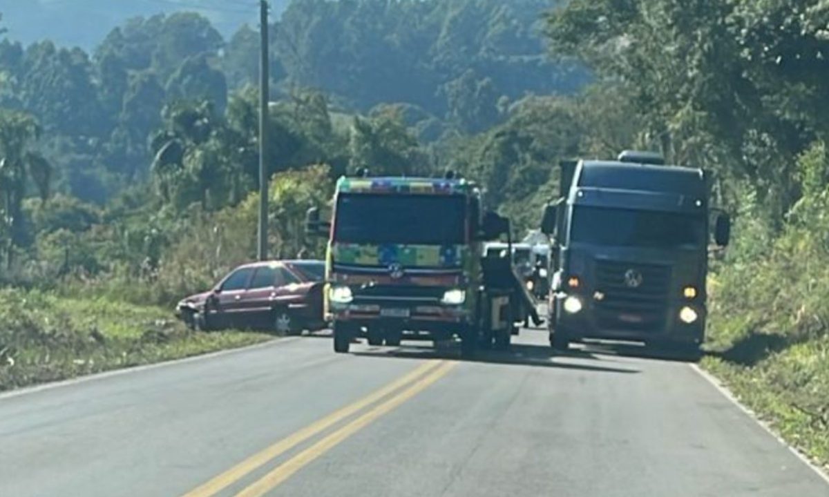 Acidente é registrado na ERS-355 entre Veranópolis e Cotiporã na manhã desta quinta-feira 1 Studio Notícias | Studio TV Acidente é registrado na ERS-355 entre Veranópolis e Cotiporã na manhã desta quinta-feira