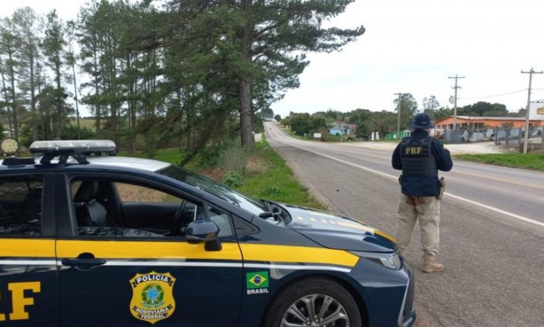 Studio Notícias | Studio TV PRF prende foragido por organização criminosa durante fiscalização na BR-392, em São Sepé