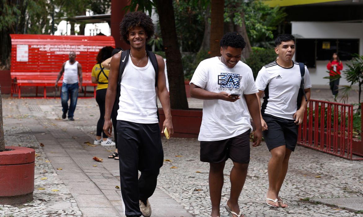 Enem 2025: prazo para pedir isenção da taxa acaba nesta sexta 1 Studio Notícias | Studio TV Enem 2025: prazo para pedir isenção da taxa acaba nesta sexta