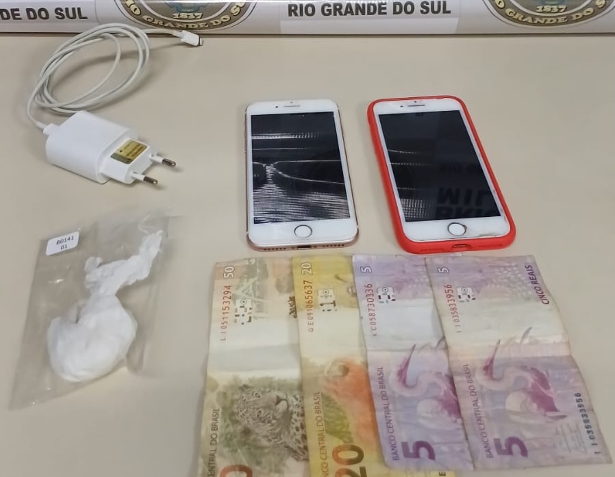 Brigada Militar prende suspeitos por tráfico de drogas em Lagoa Vermelha 1 Studio Notícias | Studio TV Brigada Militar prende suspeitos por tráfico de drogas em Lagoa Vermelha