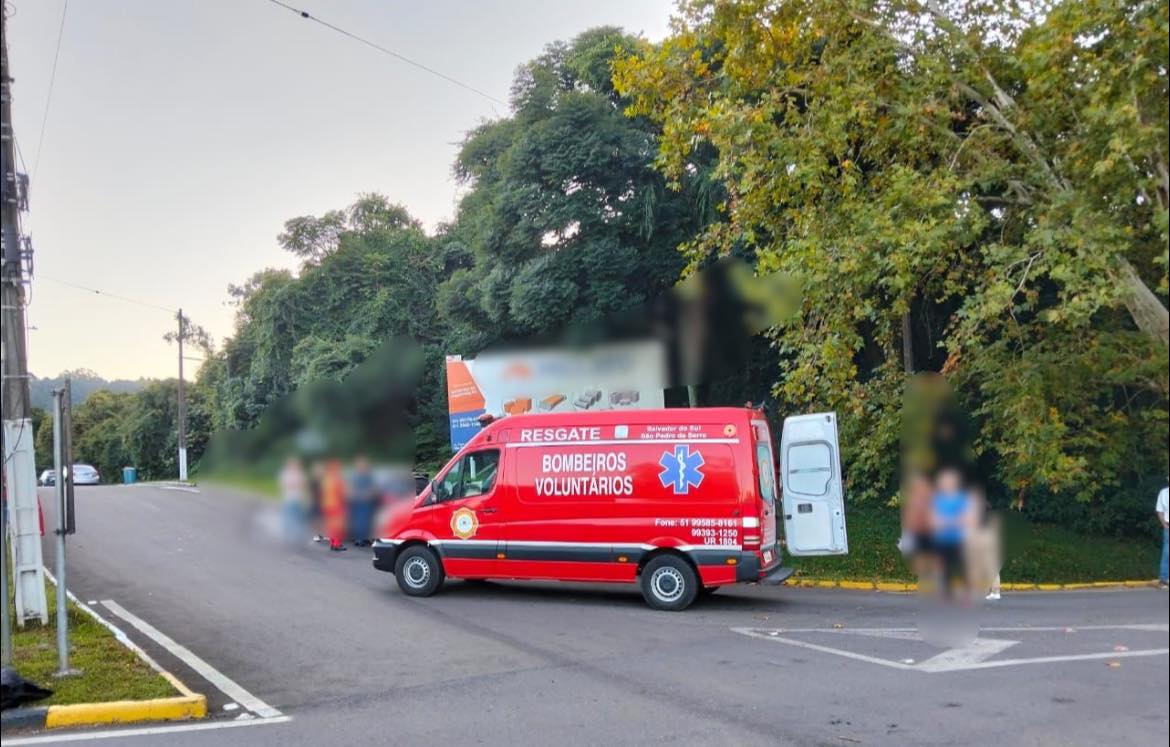 Motociclista sofre ferimentos graves em colisão na BR-470, em Salvador do Sul 1 Studio Notícias | Studio TV Motociclista sofre ferimentos graves em colisão na BR-470, em Salvador do Sul