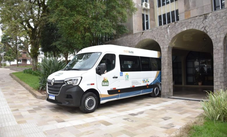 Studio Notícias | Studio TV APAE de Veranópolis recebe nova van para transporte de alunos
