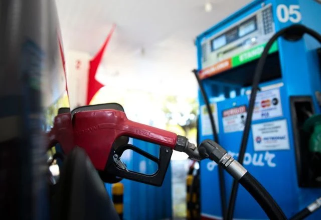 Petrobras reduz preço do diesel para distribuidoras a partir desta terça-feira 1 Studio Notícias | Studio TV Petrobras reduz preço do diesel para distribuidoras a partir desta terça-feira