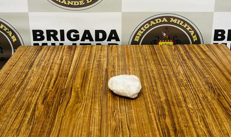 Brigada Militar de Farroupilha prende homem em flagrante por tráfico de drogas 1 Studio Notícias | Studio TV Brigada Militar de Farroupilha prende homem em flagrante por tráfico de drogas