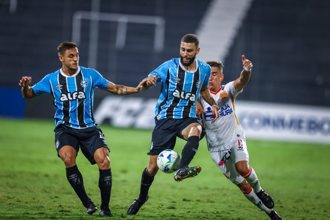 Grêmio empata com Atlético Grau e adia decisão da liderança na Sul-Americana 1 Studio Notícias | Studio TV Grêmio empata com Atlético Grau e adia decisão da liderança na Sul-Americana