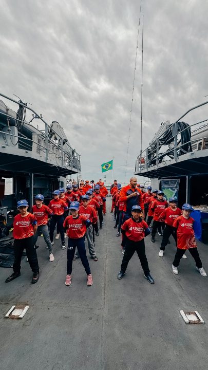 Studio Notícias | Studio TV Alunos do Projeto Bombeiro Mirim de Veranópolis visitam embarcação da Marinha e museu de ciências em ação educativa