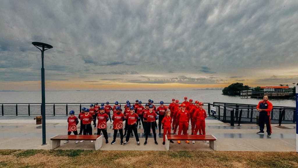 Studio Notícias | Studio TV Alunos do Projeto Bombeiro Mirim de Veranópolis visitam embarcação da Marinha e museu de ciências em ação educativa