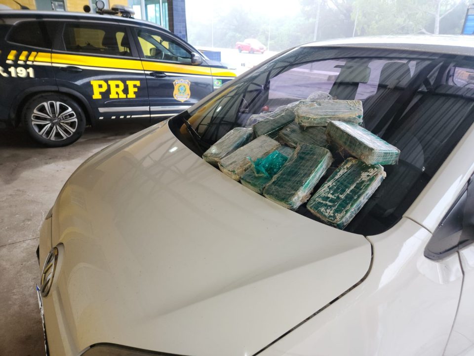 PRF prende traficante e apreende nove quilos de crack em Caçapava do Sul 1 Studio Notícias | Studio TV PRF prende traficante e apreende nove quilos de crack em Caçapava do Sul