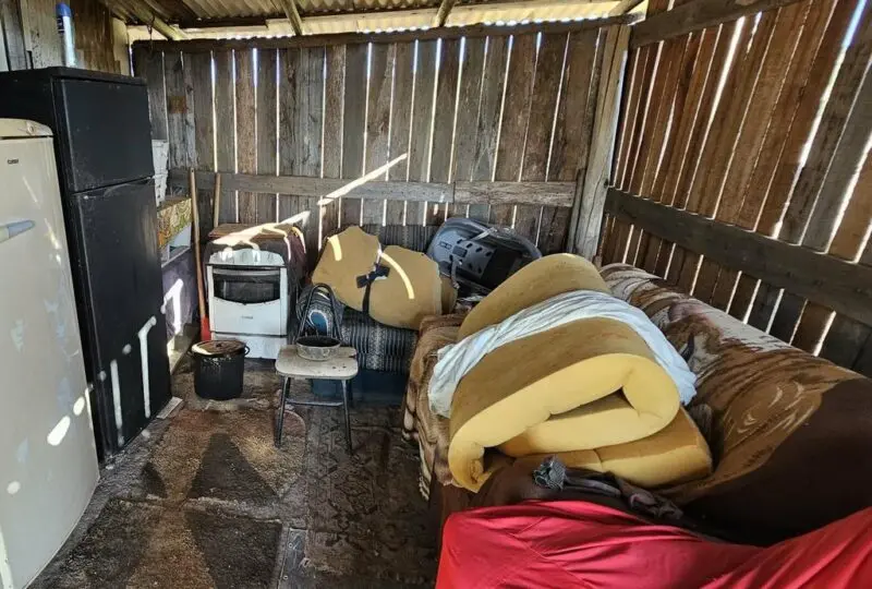 Idoso resgatado de condições desumanas em assentamento rural no RS 1 Studio Notícias | Studio TV Idoso resgatado de condições desumanas em assentamento rural no RS