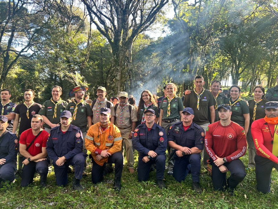 Campo de Instrução do Projeto Bombeiro Mirim reúne Escoteiros e SAMU em Veranópolis 1 Studio Notícias | Studio TV Campo de Instrução do Projeto Bombeiro Mirim reúne Escoteiros e SAMU em Veranópolis