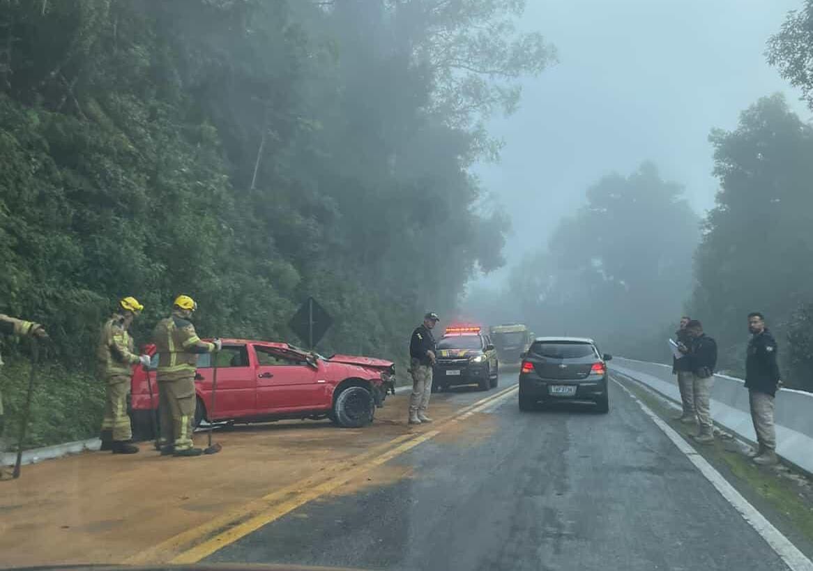 Capotamento deixa duas pessoas feridas na BR-116, entre São Marcos e Caxias do Sul 1 Studio Notícias | Studio TV Capotamento deixa duas pessoas feridas na BR-116, entre São Marcos e Caxias do Sul