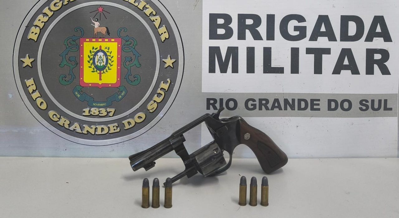 Brigada Militar prende homem por porte ilegal de arma de fogo em Caxias do Sul 1 Studio Notícias | Studio TV Brigada Militar prende homem por porte ilegal de arma de fogo em Caxias do Sul