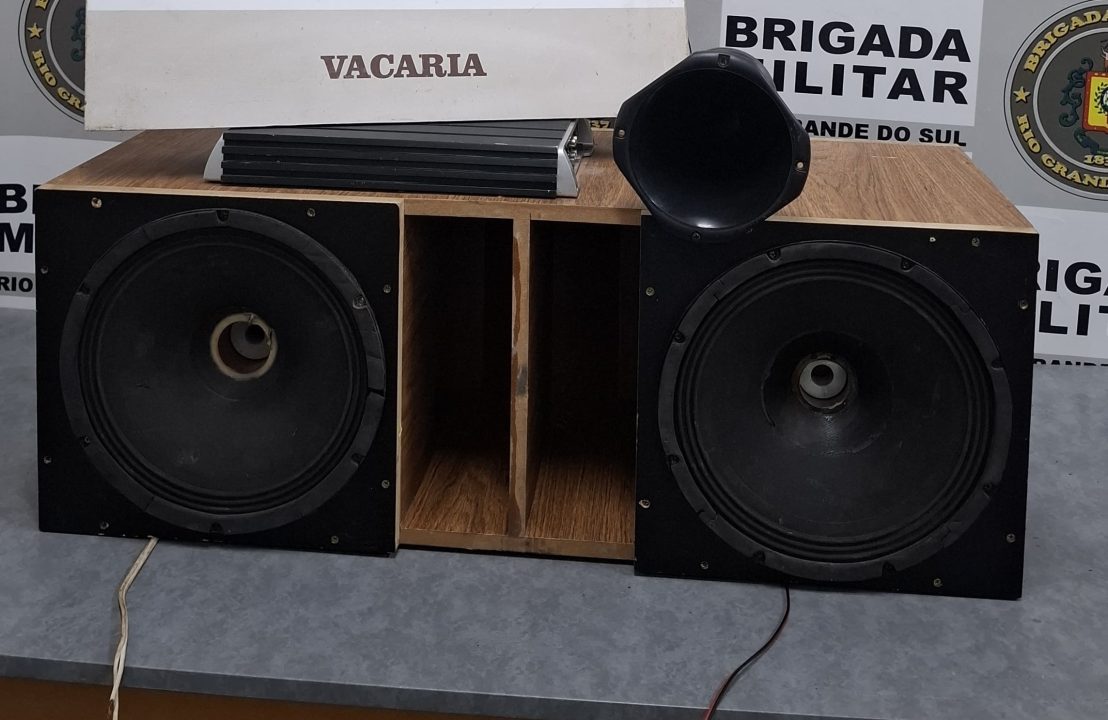 Brigada Militar apreende caixa de som e prende homem por perturbação do sossego em praça pública em Vacaria 1 Studio Notícias | Studio TV Brigada Militar apreende caixa de som e prende homem por perturbação do sossego em praça pública em Vacaria