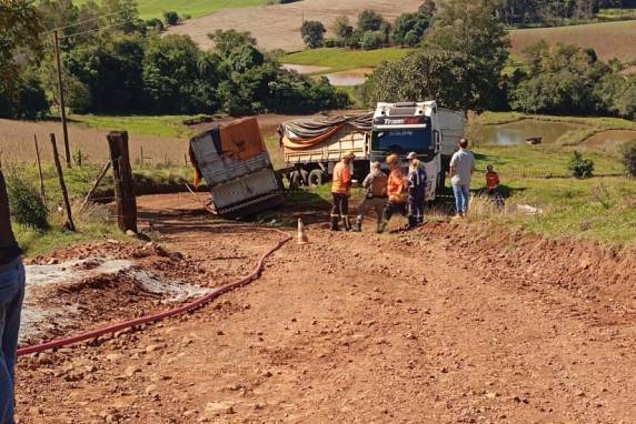 Homem morre atropelado pelo próprio caminhão em Horizontina 1 Studio Notícias | Studio TV Homem morre atropelado pelo próprio caminhão em Horizontina