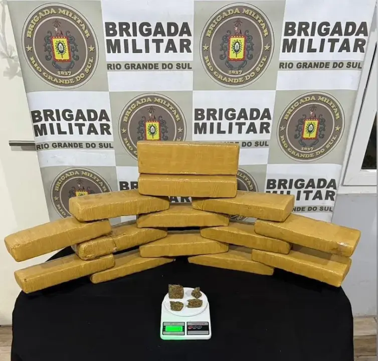 Homem é preso por tráfico de drogas após perseguição policial em Torres 1 Studio Notícias | Studio TV Homem é preso por tráfico de drogas após perseguição policial em Torres