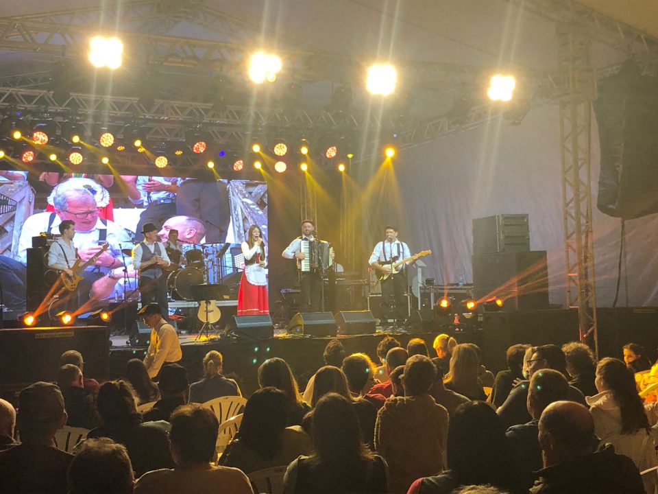 Festival do Pão Frito atrai 30 mil pessoas e celebra imigração italiana em Vila Flores 4 Studio Notícias | Studio TV Festival do Pão Frito atrai 30 mil pessoas e celebra imigração italiana em Vila Flores