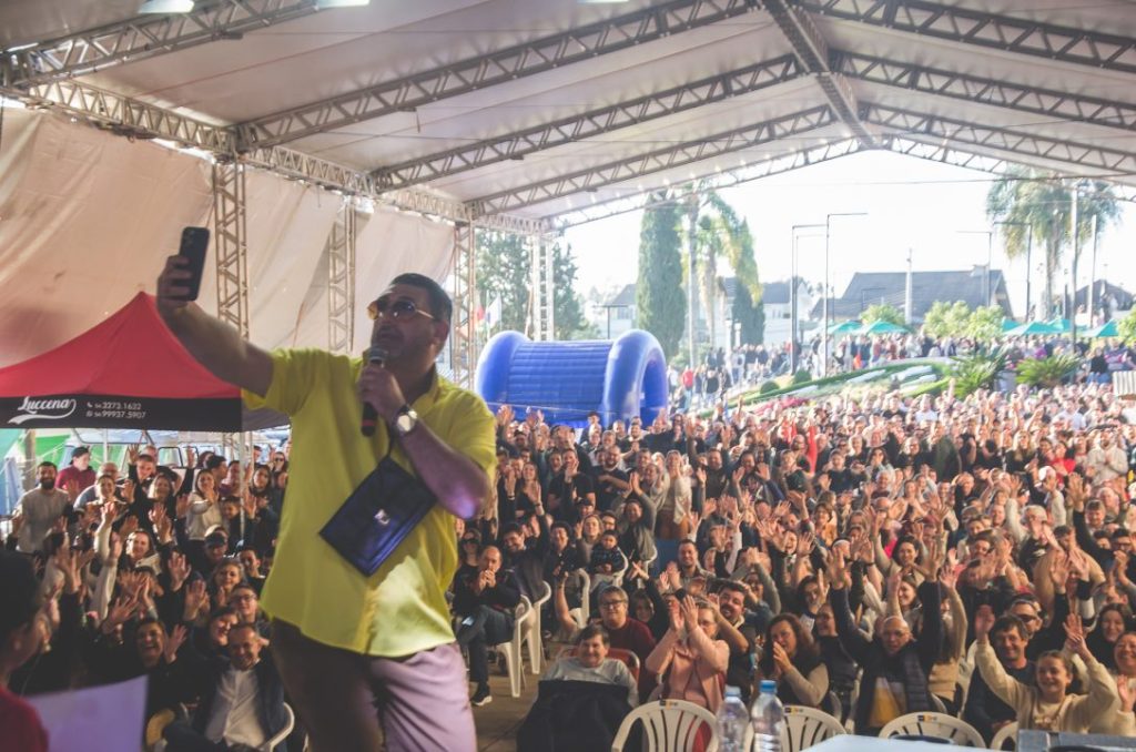 Festival do Pão Frito atrai 30 mil pessoas e celebra imigração italiana em Vila Flores 10 Studio Notícias | Studio TV Festival do Pão Frito atrai 30 mil pessoas e celebra imigração italiana em Vila Flores