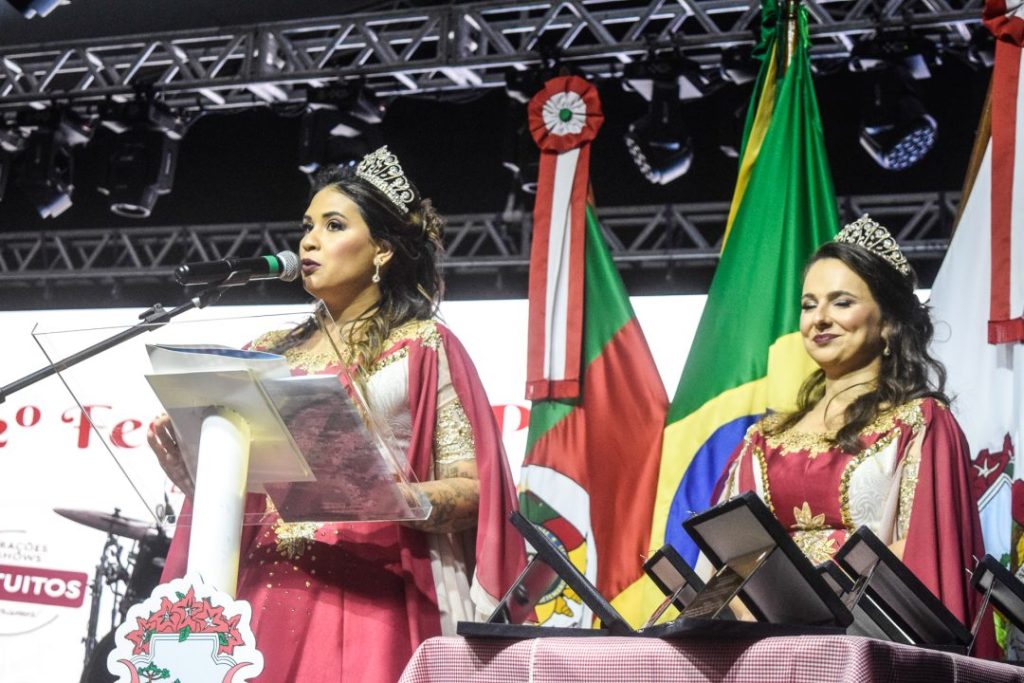 Festival do Pão Frito atrai 30 mil pessoas e celebra imigração italiana em Vila Flores 9 Studio Notícias | Studio TV Festival do Pão Frito atrai 30 mil pessoas e celebra imigração italiana em Vila Flores
