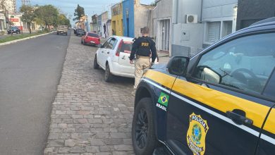 Studio Notícias | Studio TV PRF prende uruguaia e recupera veículo com registro de apropriação indébita na BR-293, em Quaraí