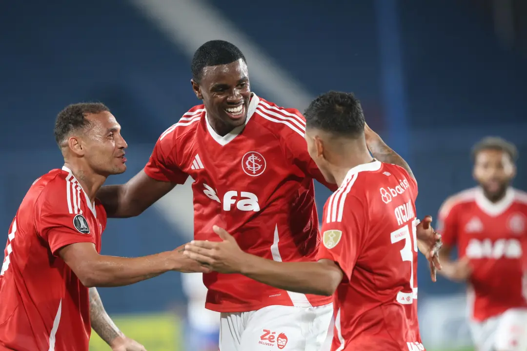 Inter triunfa em Montevidéu e avança na Libertadores 1 Studio Notícias | Studio TV Inter triunfa em Montevidéu e avança na Libertadores