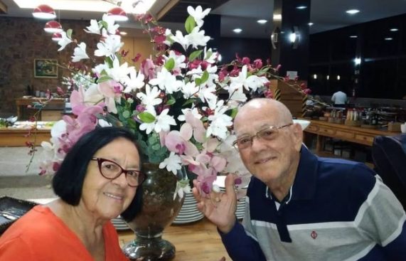 História de amor inesquecível: casal morre no mesmo dia após 77 anos juntos 1 Studio Notícias | Studio TV História de amor inesquecível: casal morre no mesmo dia após 77 anos juntos