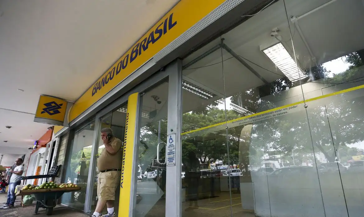 BB tem lucro de R$ 7,3 bi de janeiro a março, em queda de 20,7% 1 Studio Notícias | Studio TV BB tem lucro de R$ 7,3 bi de janeiro a março, em queda de 20,7%