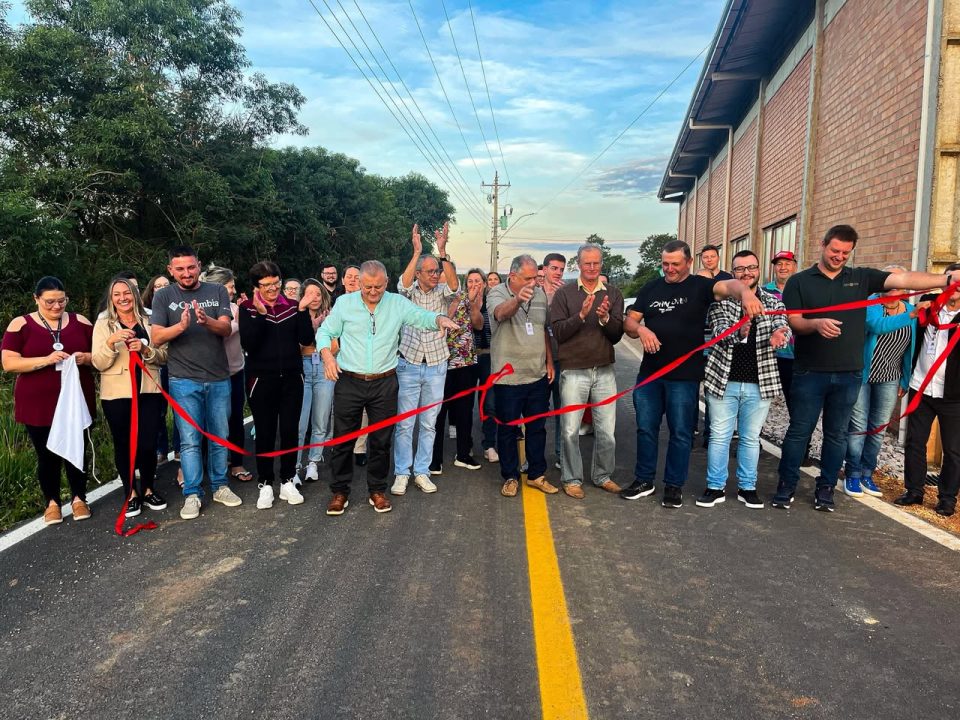 Cotiporã inaugura pavimentações asfálticas em São Brás e Lajeado Bonito 1 Studio Notícias | Studio TV Cotiporã inaugura pavimentações asfálticas em São Brás e Lajeado Bonito
