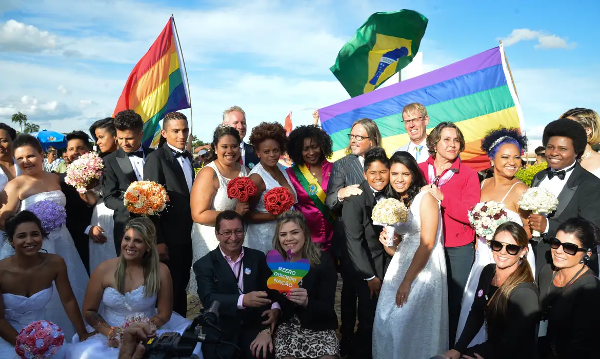 Casamento entre mulheres cresce 5,9% e é recorde em 2023, mostra IBGE 1 Studio Notícias | Studio TV Casamento entre mulheres cresce 5,9% e é recorde em 2023, mostra IBGE