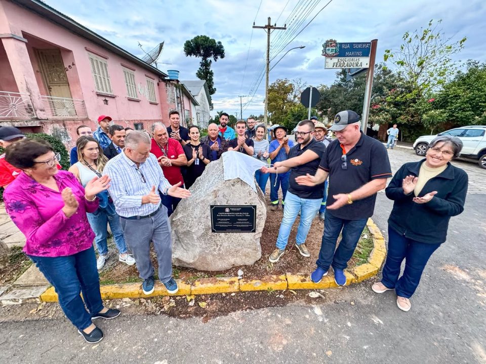Cotiporã celebra inauguração de pavimentação asfáltica na Rua Silveira Martins 1 Studio Notícias | Studio TV Cotiporã celebra inauguração de pavimentação asfáltica na Rua Silveira Martins