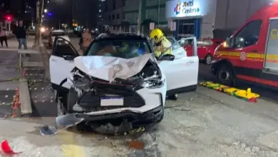 Studio Notícias | Studio TV Motorista sofre mal súbito e colide com veículos estacionados em Tramandaí