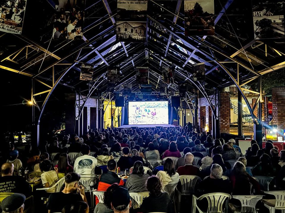 Cotiporã celebra noite histórica com pré-estreia do filme "Os Dragões" 1 Studio Notícias | Studio TV Cotiporã celebra noite histórica com pré-estreia do filme "Os Dragões"