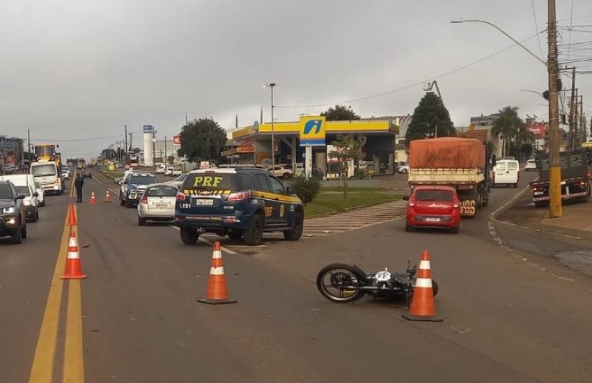 Motociclista fica ferida em colisão envolvendo três veículos no entroncamento da BR-116 com BR-285, em Vacaria 1 Studio Notícias | Studio TV Motociclista fica ferida em colisão envolvendo três veículos no entroncamento da BR-116 com BR-285, em Vacaria