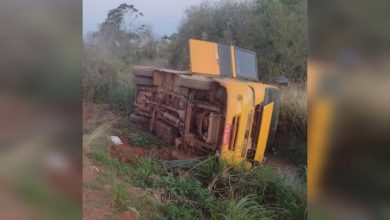 Studio Notícias | Studio TV Ônibus escolar tomba em estrada rural de São Gabriel e deixa crianças feridas