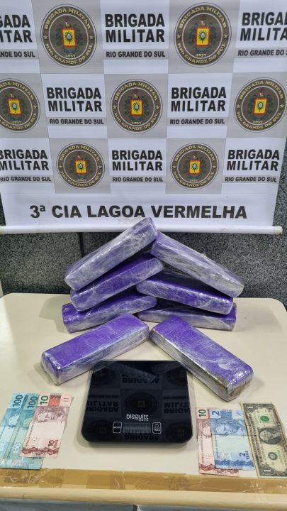 Brigada Militar apreende 4,6 kg de maconha e prende homem por tráfico em Lagoa Vermelha 1 Studio Notícias | Studio TV Brigada Militar apreende 4,6 kg de maconha e prende homem por tráfico em Lagoa Vermelha