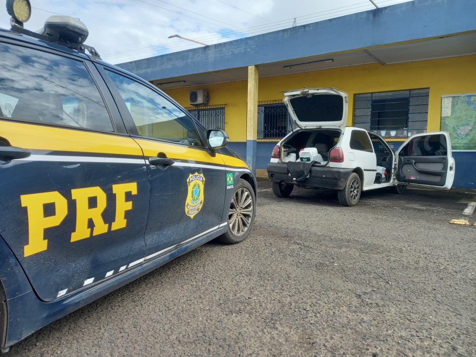 PRF intercepta contrabandista com 380 litros de agrotóxicos proibidos na BR-285, em Vacaria 1 Studio Notícias | Studio TV PRF intercepta contrabandista com 380 litros de agrotóxicos proibidos na BR-285, em Vacaria