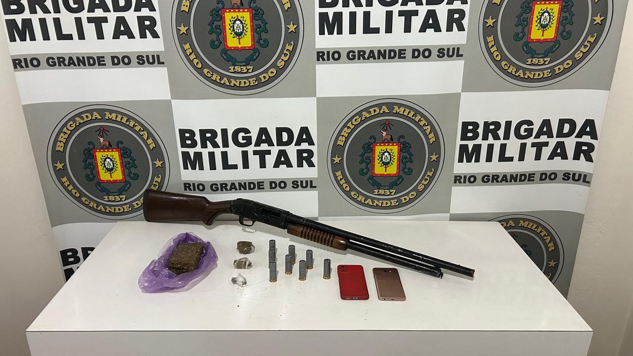 Brigada Militar prende dupla com espingarda de uso restrito e maconha em Guaporé 1 Studio Notícias | Studio TV Brigada Militar prende dupla com espingarda de uso restrito e maconha em Guaporé