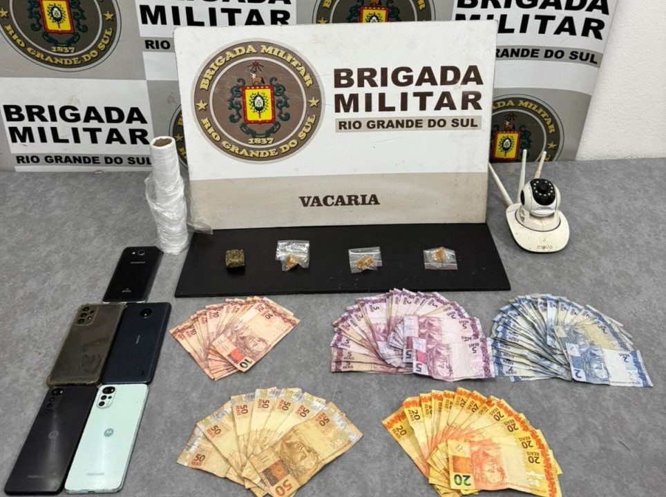 Brigada Militar prende quatro por tráfico de drogas em Vacaria durante operação no Bairro Municipal 1 Studio Notícias | Studio TV Brigada Militar prende quatro por tráfico de drogas em Vacaria durante operação no Bairro Municipal