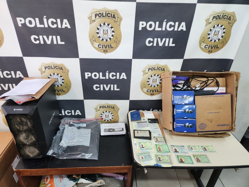 Polícia Civil desmantela quadrilha de crimes cibernéticos no RS durante a Operação Firewall 1 Studio Notícias | Studio TV Polícia Civil desmantela quadrilha de crimes cibernéticos no RS durante a Operação Firewall