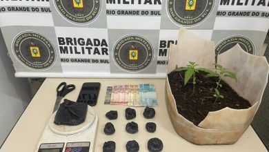 Studio Notícias | Studio TV Brigada Militar apreende drogas e prende jovem de 21 anos no centro de Ibiraiaras