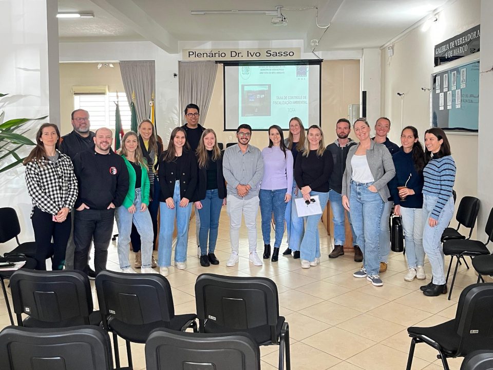 Reunião fortalece gestão ambiental em Veranópolis e apresenta novas diretrizes 1 Studio Notícias | Studio TV Reunião fortalece gestão ambiental em Veranópolis e apresenta novas diretrizes