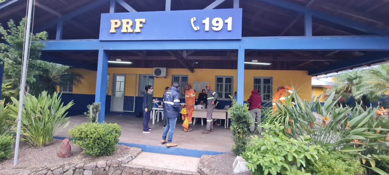Trabalhadores da reconstrução da BR-470 são vacinados contra a gripe em ação conjunta 1 Studio Notícias | Studio TV Trabalhadores da reconstrução da BR-470 são vacinados contra a gripe em ação conjunta