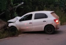Studio Notícias | Studio TV Veículo sai da pista e colide com pedra entre Bento Gonçalves e Cotiporã na manhã deste domingo