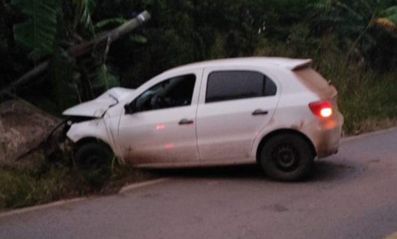 Studio Notícias | Studio TV Veículo sai da pista e colide com pedra entre Bento Gonçalves e Cotiporã na manhã deste domingo