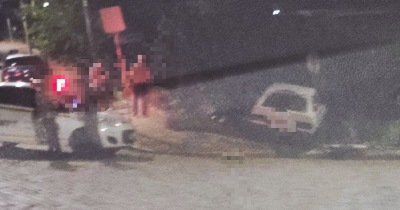 Condutor perde controle e colide com muro no bairro Medianeira em Veranópolis 1 Studio Notícias | Studio TV Condutor perde controle e colide com muro no bairro Medianeira em Veranópolis
