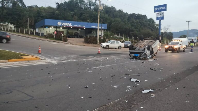 Acidente entre carro e caminhão deixa trânsito lento na RS-122 em Bom Princípio - Studio TV