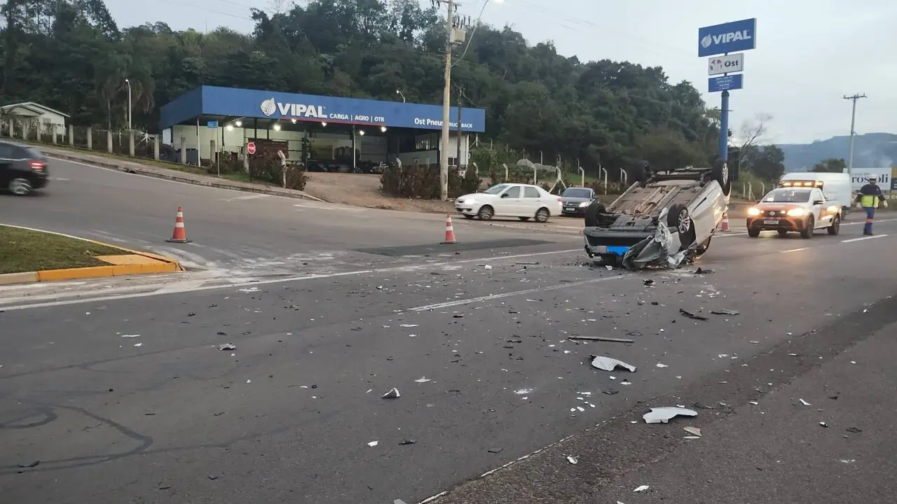 Acidente entre carro e caminhão deixa trânsito lento na RS-122 em Bom Princípio - Studio TV