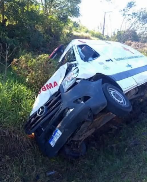 Ambulância de Faxinal do Soturno se envolve em acidente na BR-386 - Studio TV