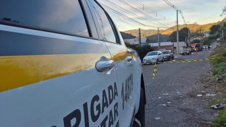BOPE retira artefato suspeito de porão de residência em Bento Gonçalves - Studio TV
