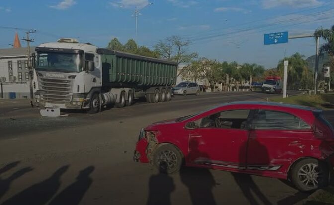 Caminhão de Veranópolis se envolve em acidente na ERS-452, em Feliz - Studio TV